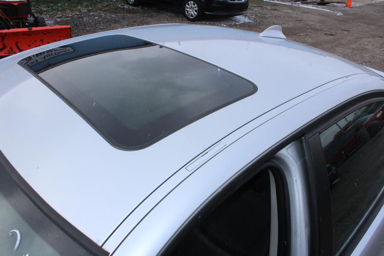 2011 BMW 3 Series  Photo