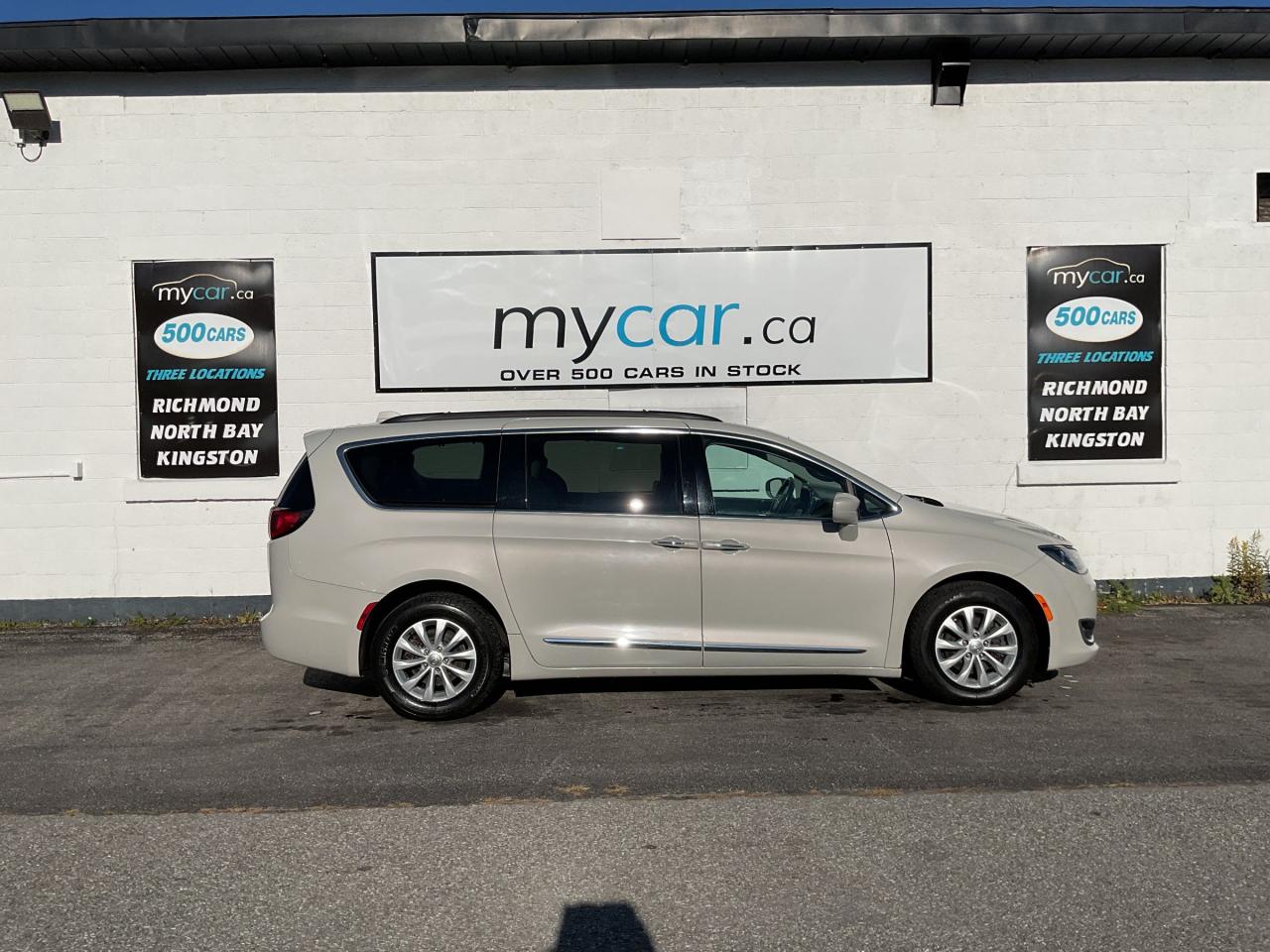 Used 2017 Chrysler Pacifica Touring-L 3.6L TOURING L!! 7 PASS. BACKUP CAM. HEATED SEATS. LEATHER. 17