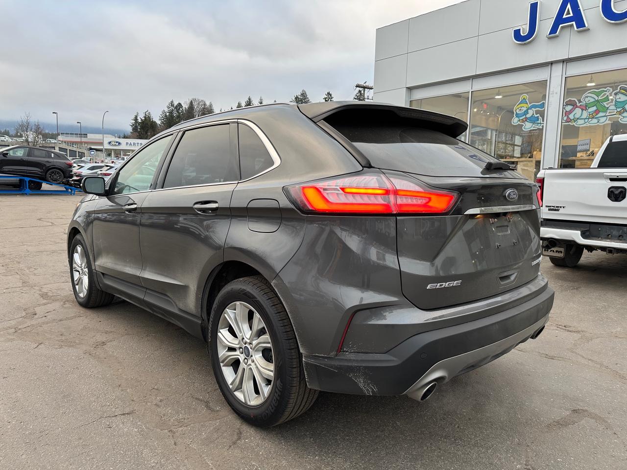 2020 Ford Edge Titanium Photo