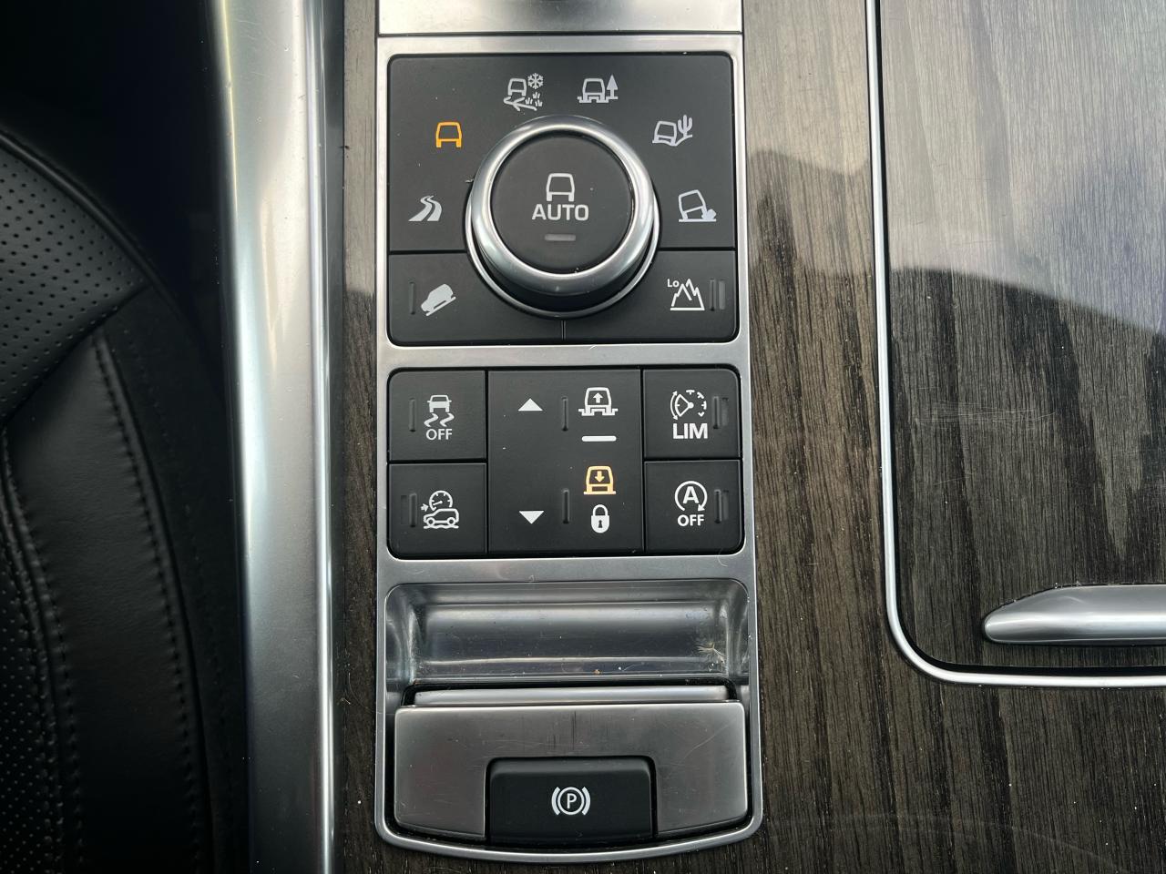 2017 Land Rover Range Rover Sport Massage Seats | Navigation | Backup Camera - Photo #17