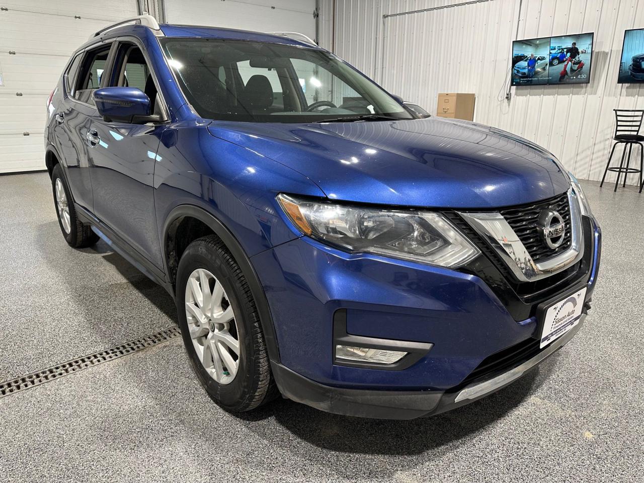 Used 2017 Nissan Rogue SV AWD for sale in Brandon, MB