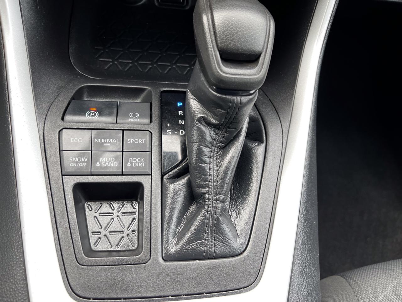 2021 Toyota RAV4 LE AWD - Photo #10