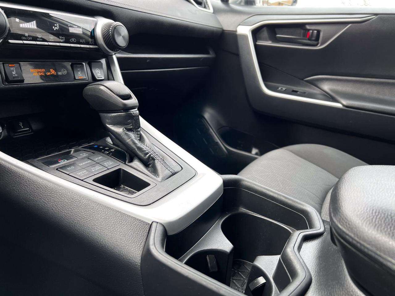 2021 Toyota RAV4 LE AWD - Photo #9