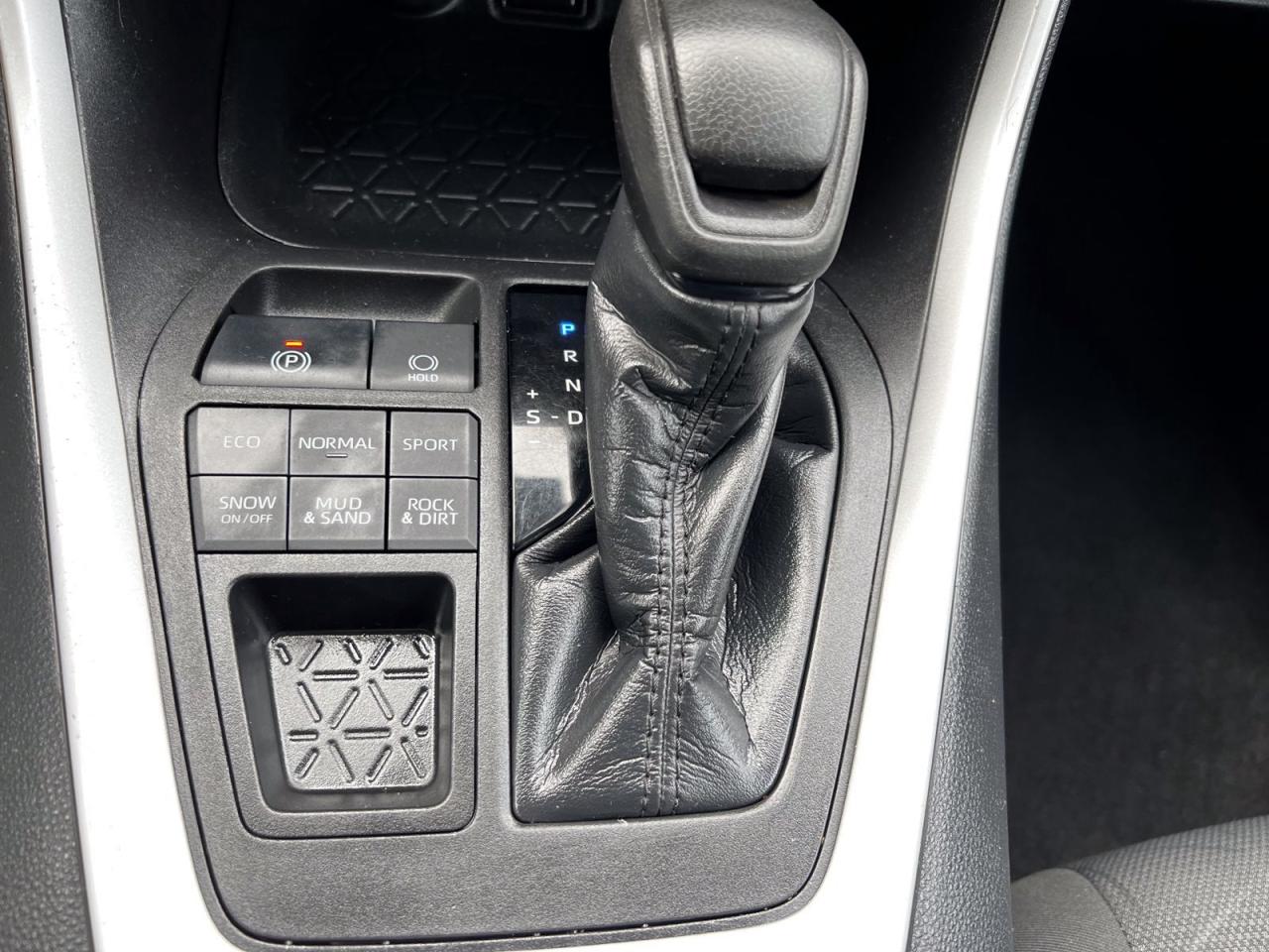 2021 Toyota RAV4 LE AWD - Photo #10