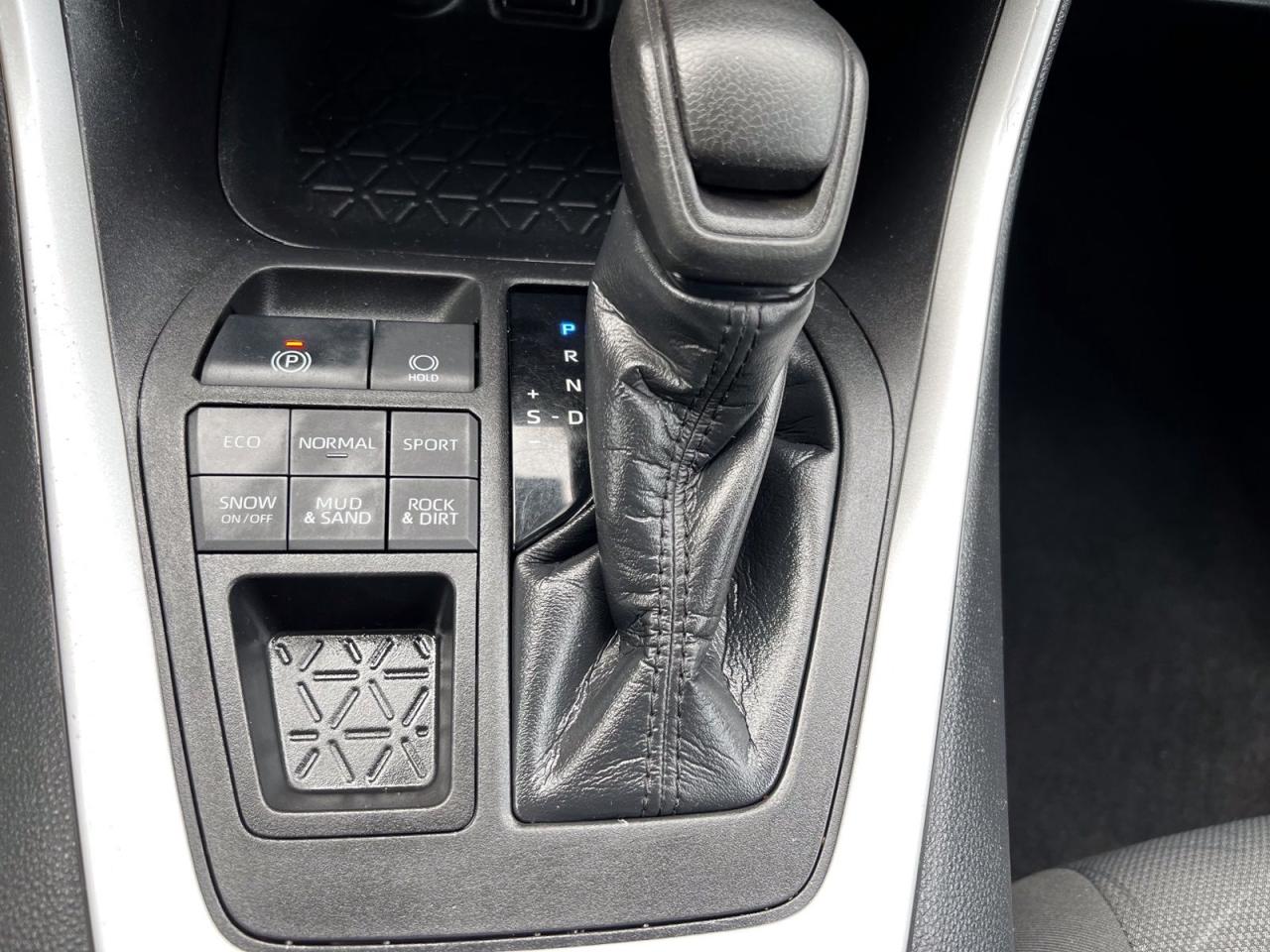 2021 Toyota RAV4 LE AWD - Photo #10