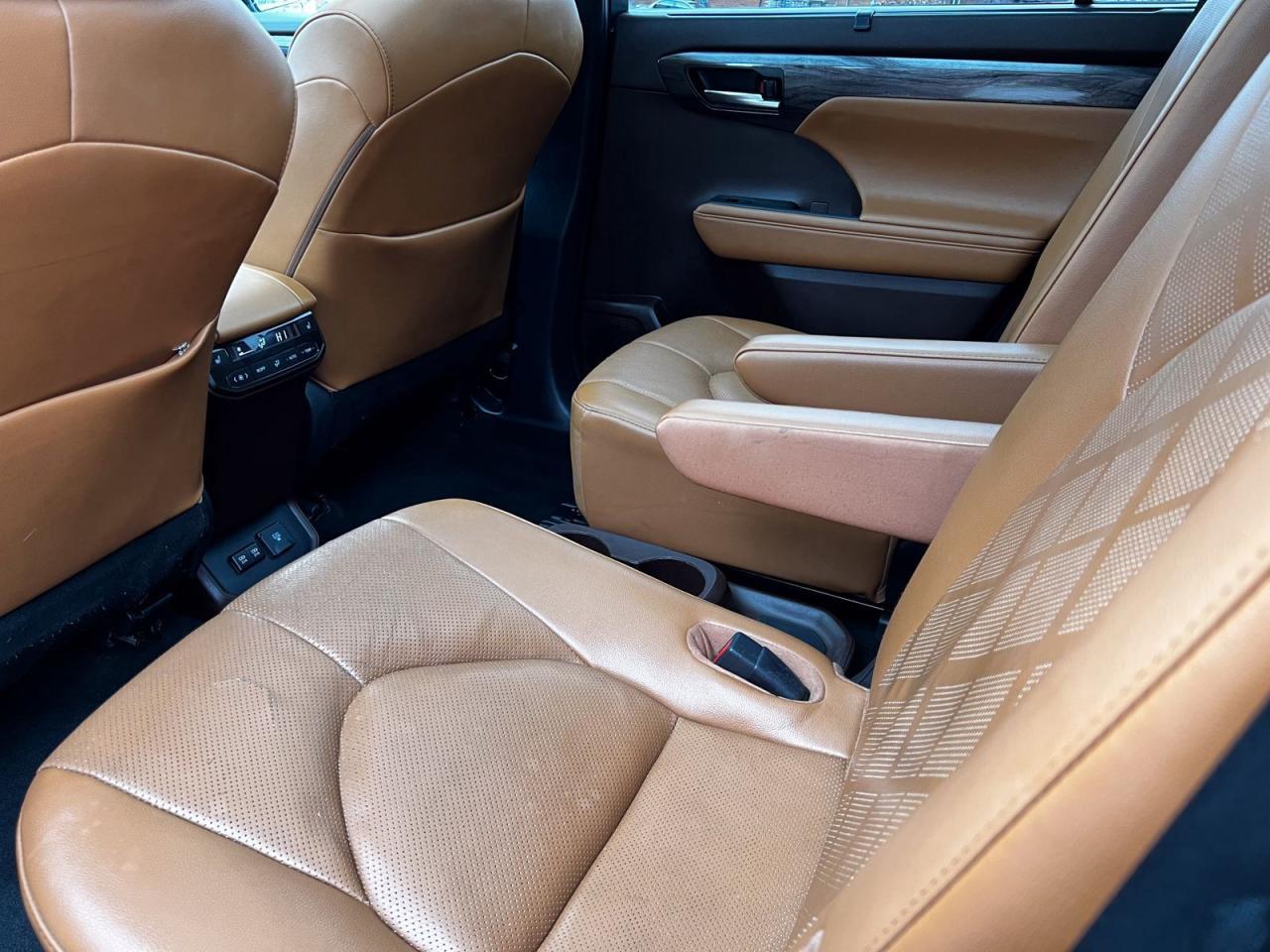 2020 Toyota Highlander Limited Platinum - Photo #25