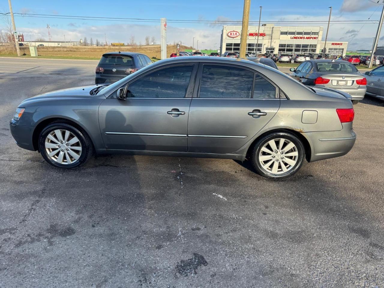 2009 Hyundai Sonata GL LIMITED, LEATHER, SUNROOF, LOADED, AS IS - Photo #2