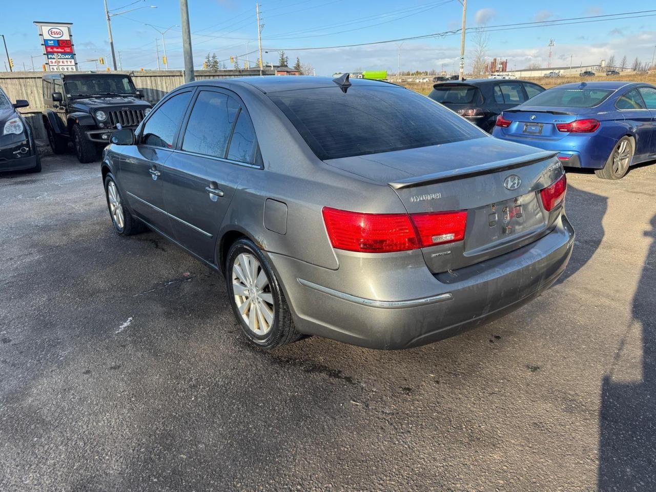 2009 Hyundai Sonata GL LIMITED, LEATHER, SUNROOF, LOADED, AS IS - Photo #3