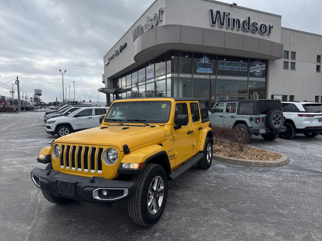 Used 2020 Jeep Wrangler SAHARA | MANUAL | LOW KM | 1 OWENR | NO CLAIMS for sale in Windsor, ON