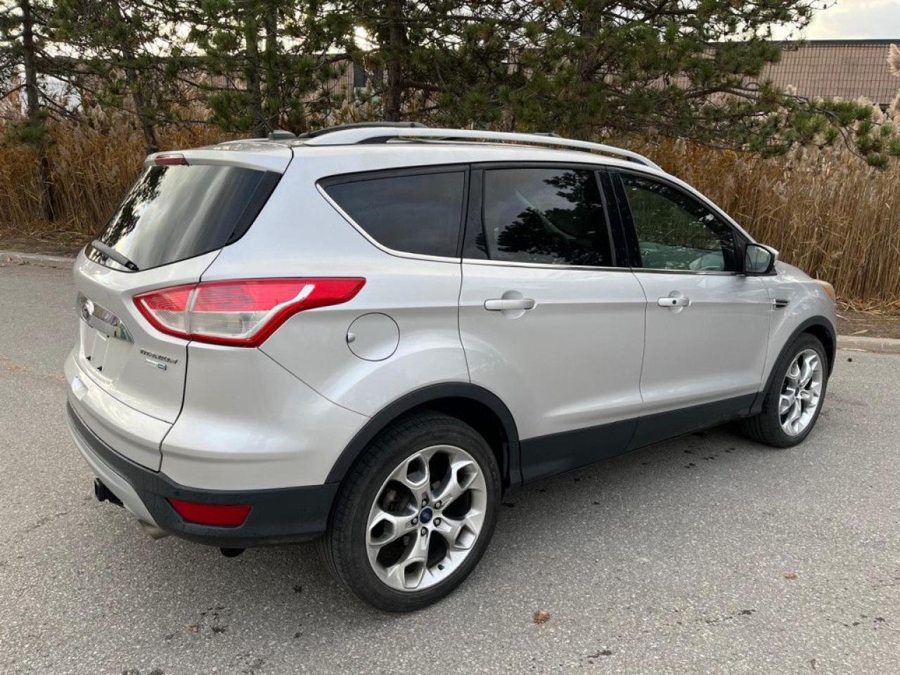 2015 Ford Escape TITANIUM | CLEAN CARPROOF | PANO ROOF | NAVI | MEMORY SEATS | PUSH START - Photo #5