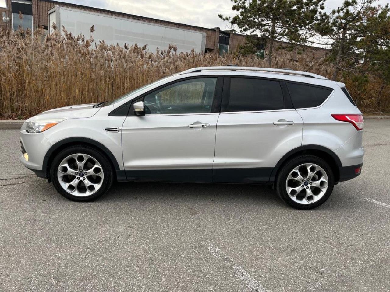 2015 Ford Escape TITANIUM | CLEAN CARPROOF | PANO ROOF | NAVI | MEMORY SEATS | PUSH START - Photo #2