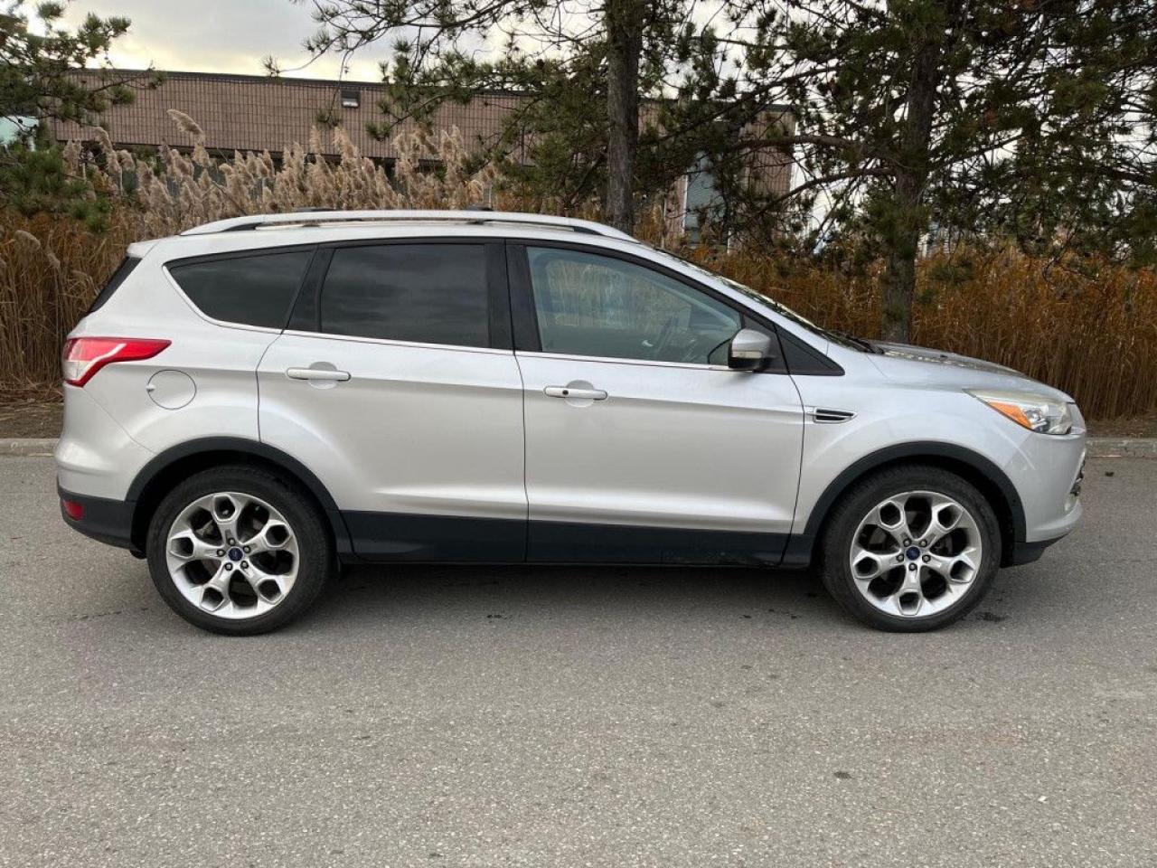 2015 Ford Escape TITANIUM | CLEAN CARPROOF | PANO ROOF | NAVI | MEMORY SEATS | PUSH START - Photo #6