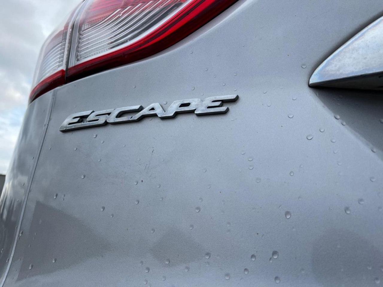 2015 Ford Escape TITANIUM | CLEAN CARPROOF | PANO ROOF | NAVI | MEMORY SEATS | PUSH START - Photo #9
