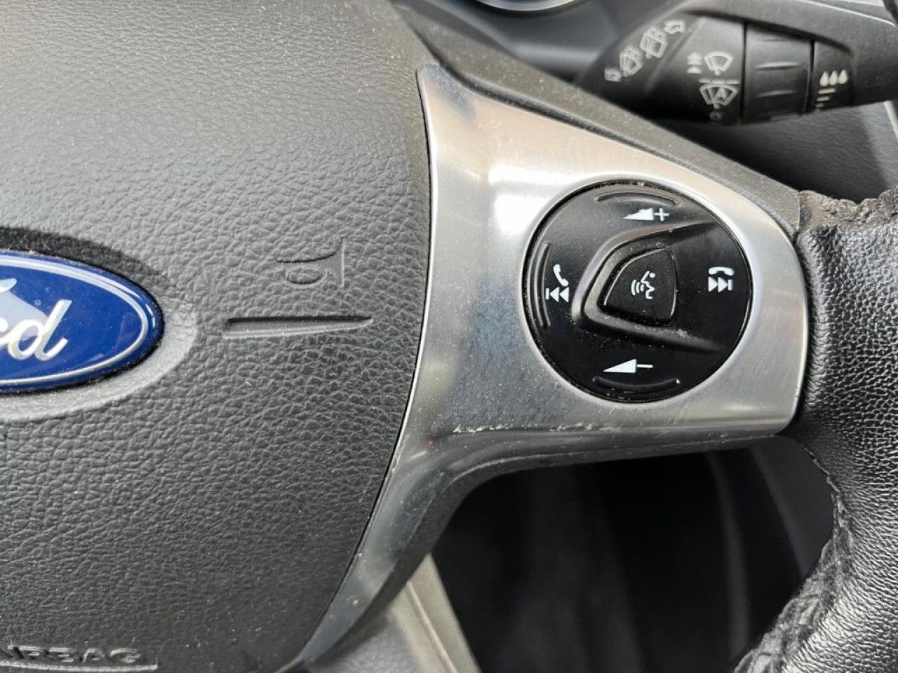 2015 Ford Escape TITANIUM | CLEAN CARPROOF | PANO ROOF | NAVI | MEMORY SEATS | PUSH START - Photo #17