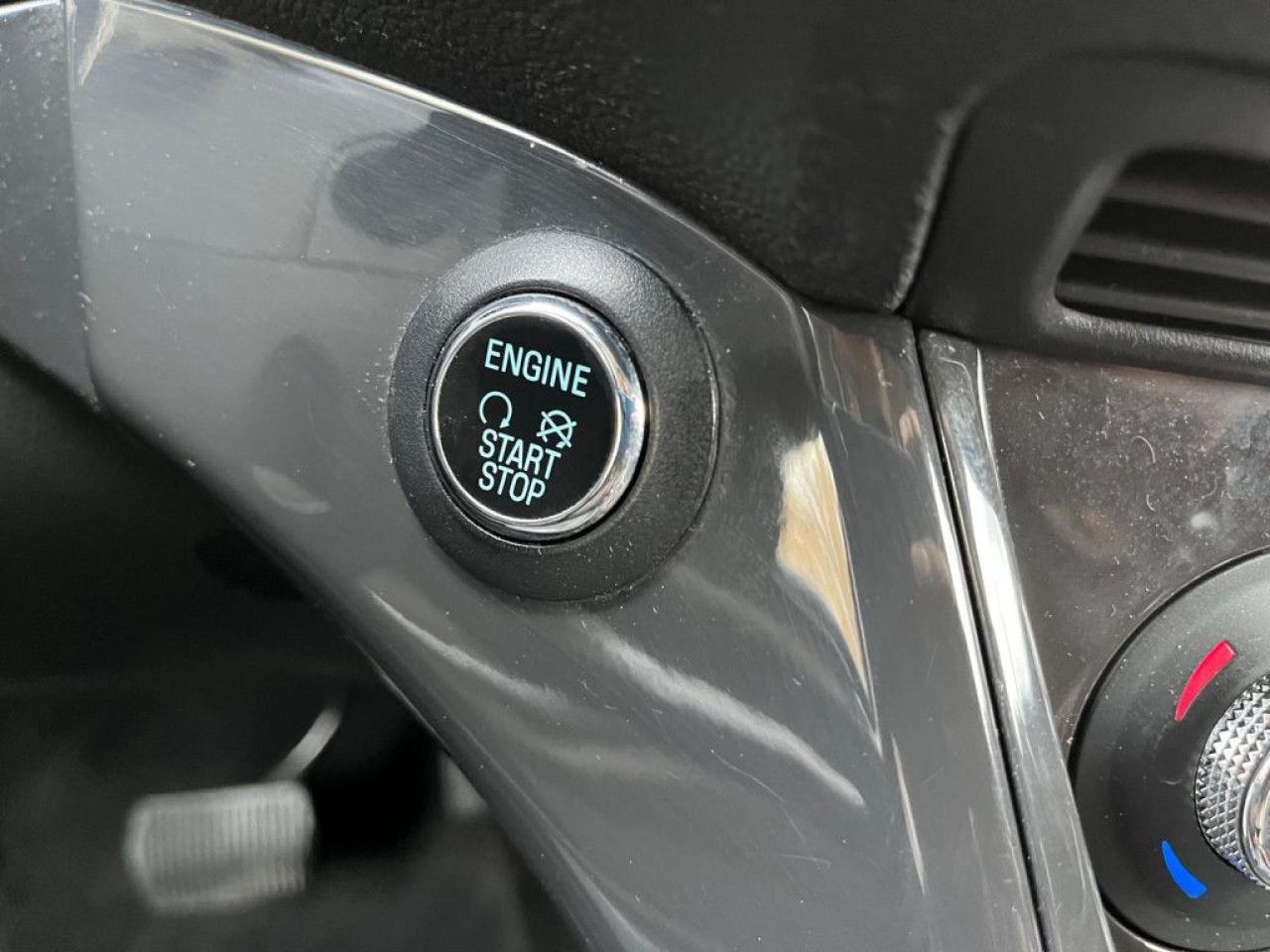 2015 Ford Escape TITANIUM | CLEAN CARPROOF | PANO ROOF | NAVI | MEMORY SEATS | PUSH START - Photo #18