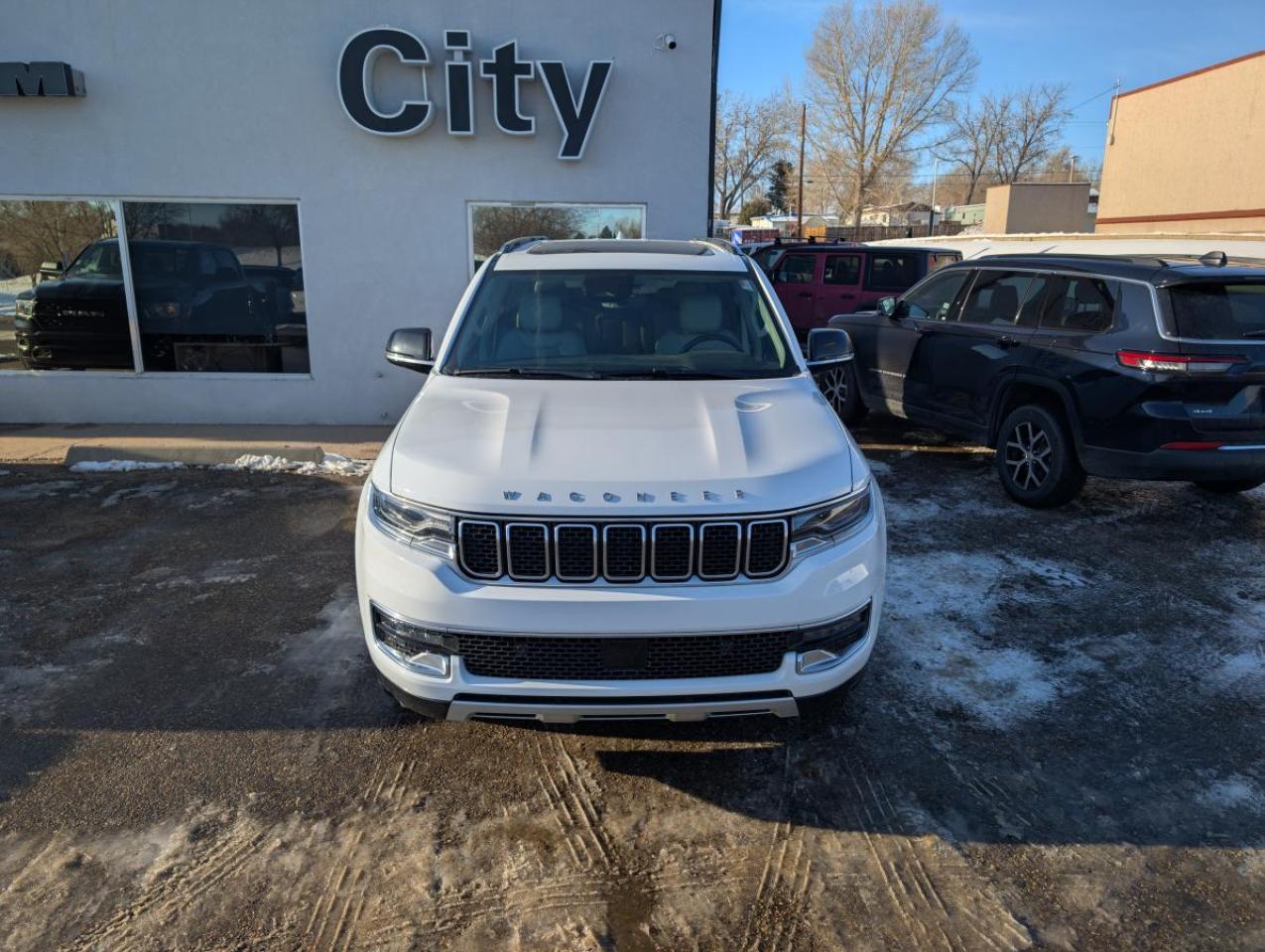 Used 2023 Jeep Wagoneer L Série II 4x4 for sale in Medicine Hat, AB