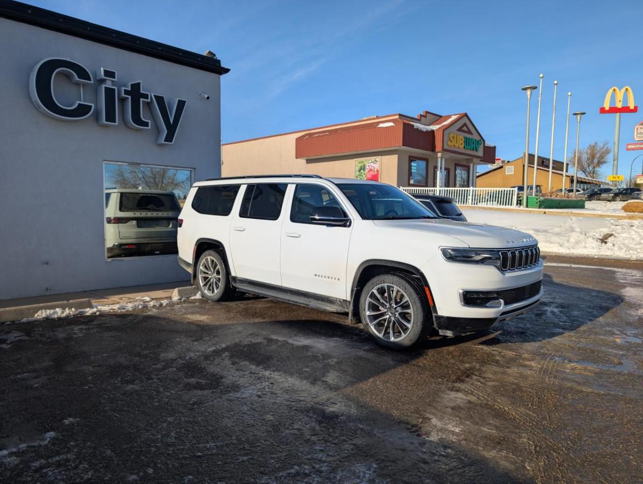 Used 2023 Jeep Wagoneer L Série II 4x4 for sale in Medicine Hat, AB