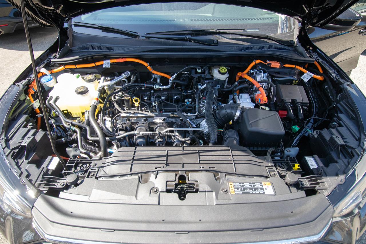 2025 Ford Escape PHEV FWD Photo5
