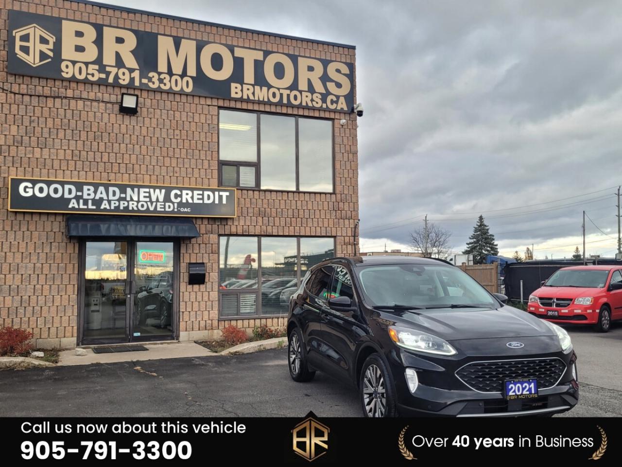 2021 Ford Escape Hybrid Titanium | No Accidents Reported Photo2