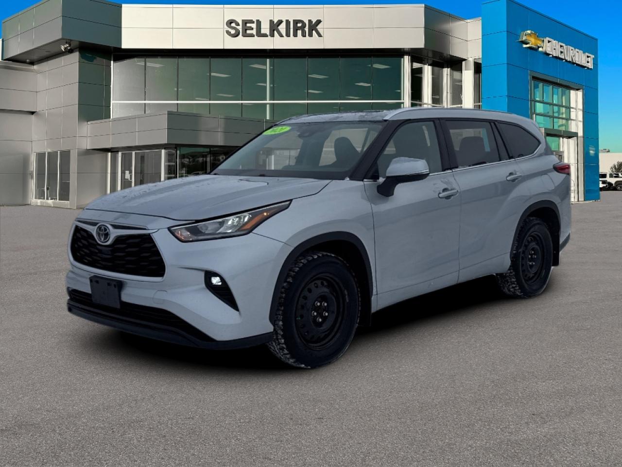 Used 2021 Toyota Highlander XLE for sale in Selkirk, MB