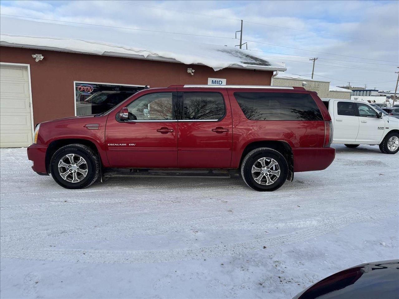 Used 2013 Cadillac Escalade ESV AWD Premium for sale in Saskatoon, SK