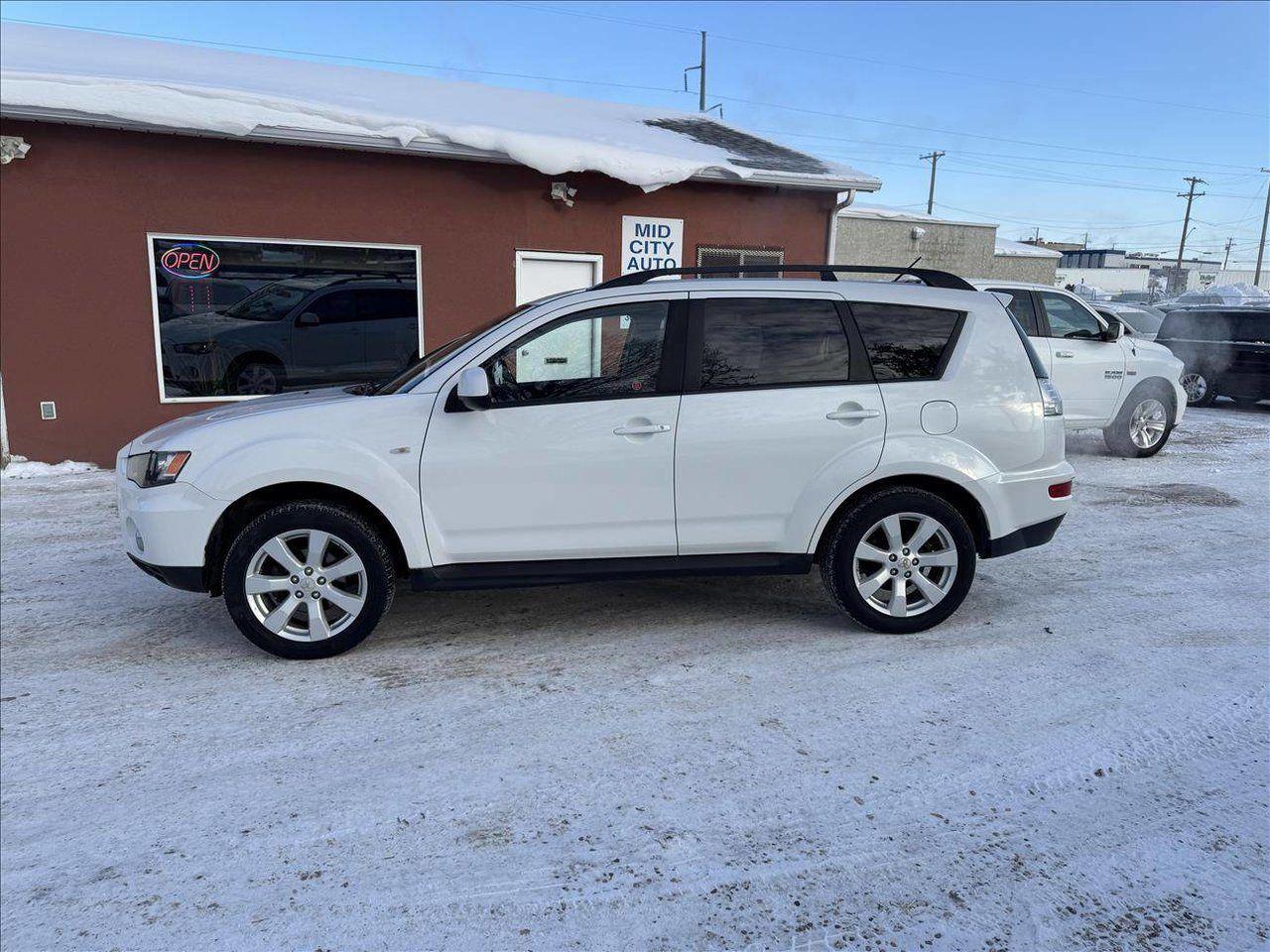 Used 2012 Mitsubishi Outlander ES 4WD for sale in Saskatoon, SK