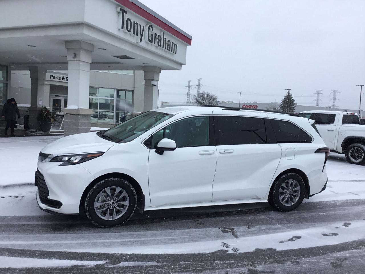 Used 2024 Toyota Sienna LE 8-Passenger for sale in Ottawa, ON