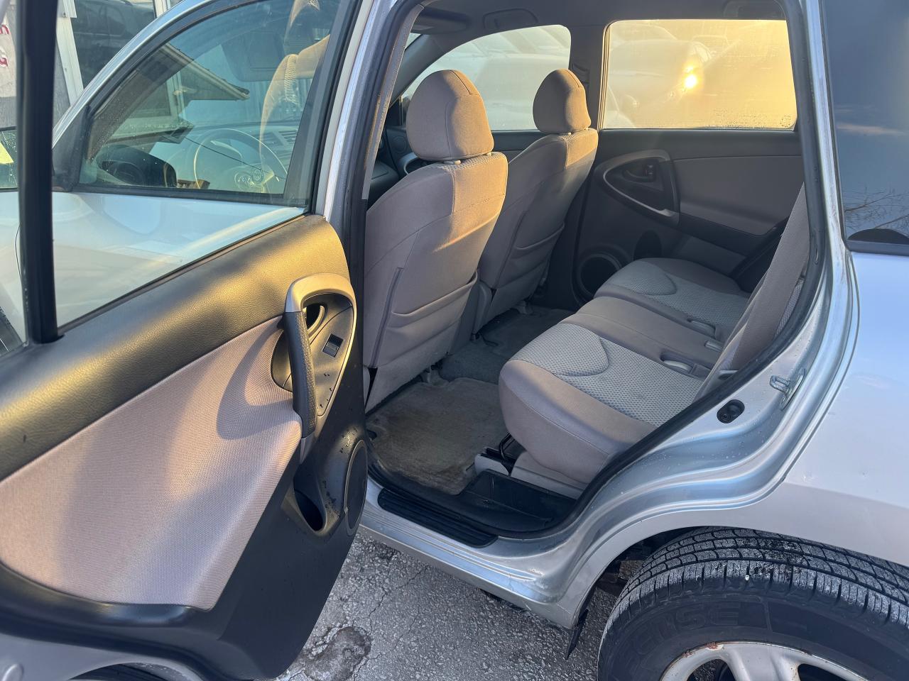2006 Toyota RAV4  - Photo #12