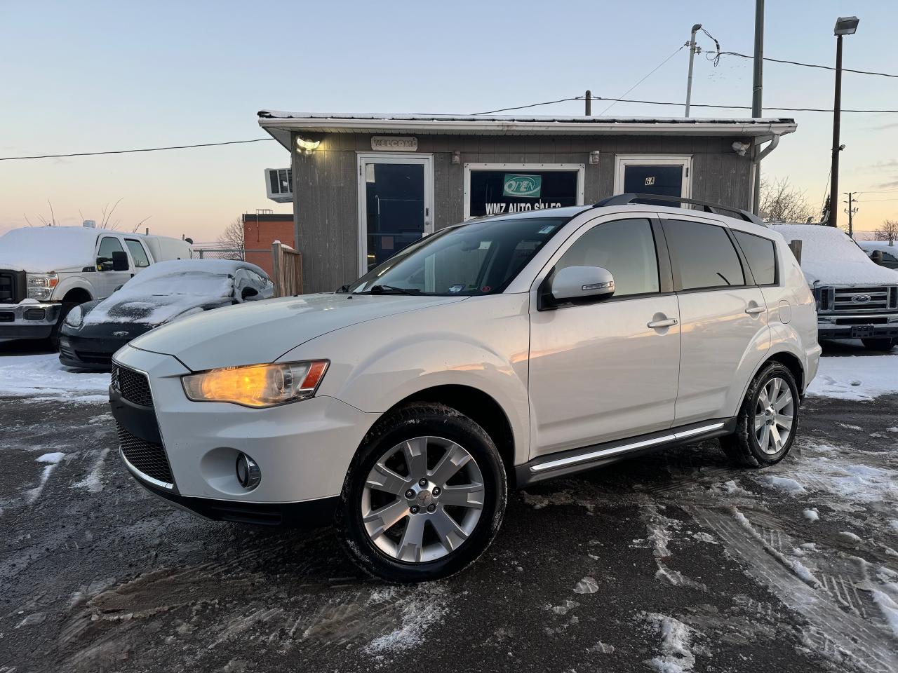 2011 Mitsubishi Outlander XLS - Photo #3