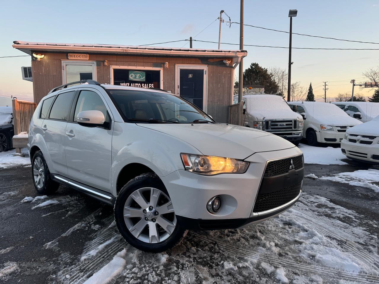 2011 Mitsubishi Outlander XLS - Photo #11