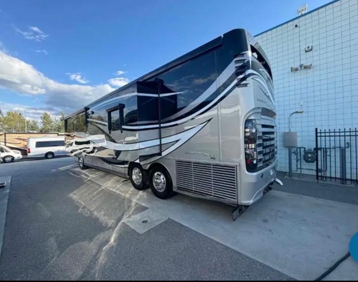 2019 Newmar Mountain Aire 4018 Photo