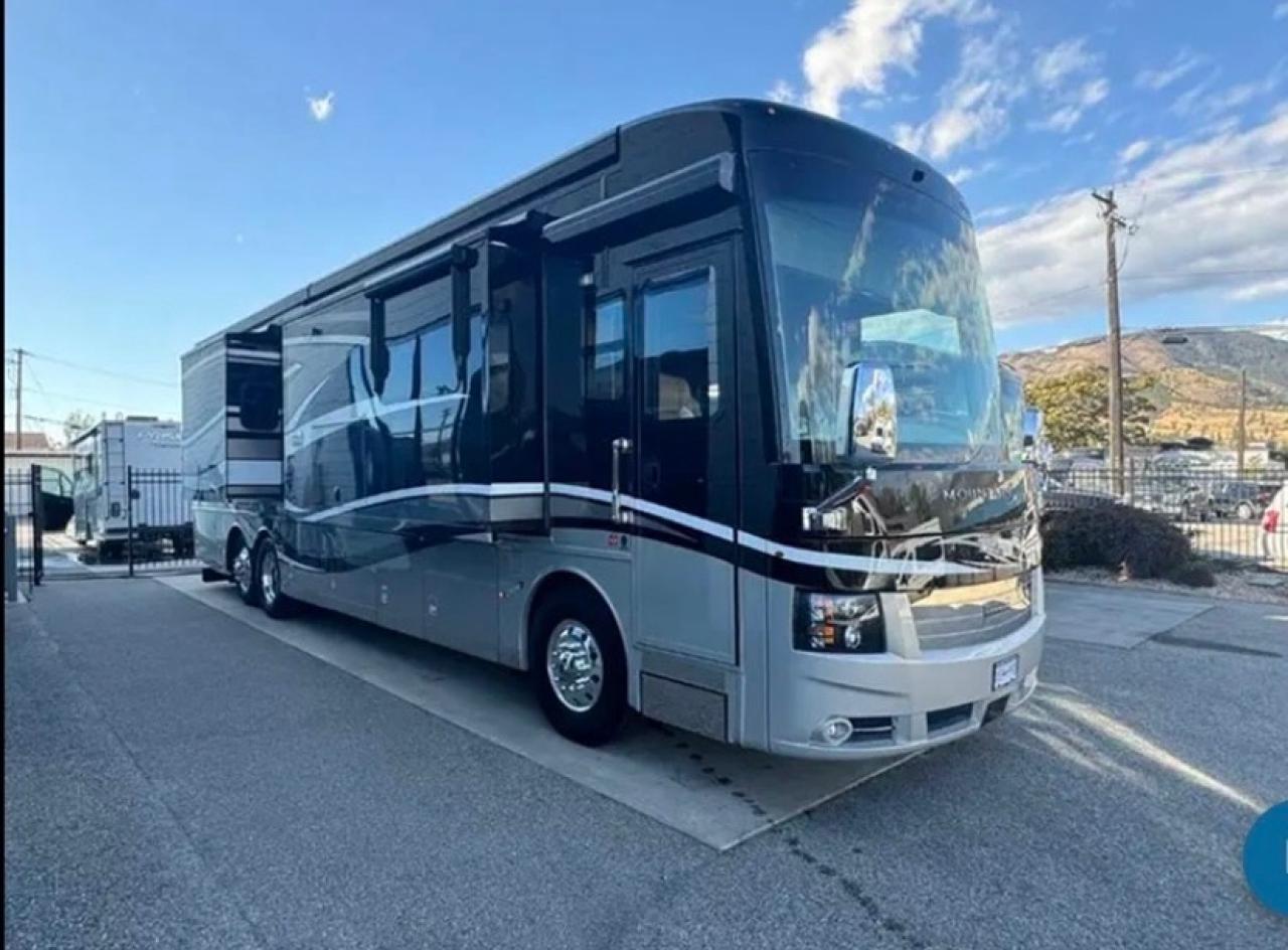 2019 Newmar Mountain Aire 4018 Photo4