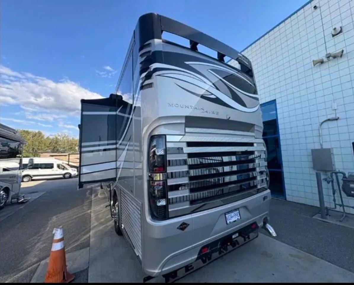 2019 Newmar Mountain Aire 4018 Photo