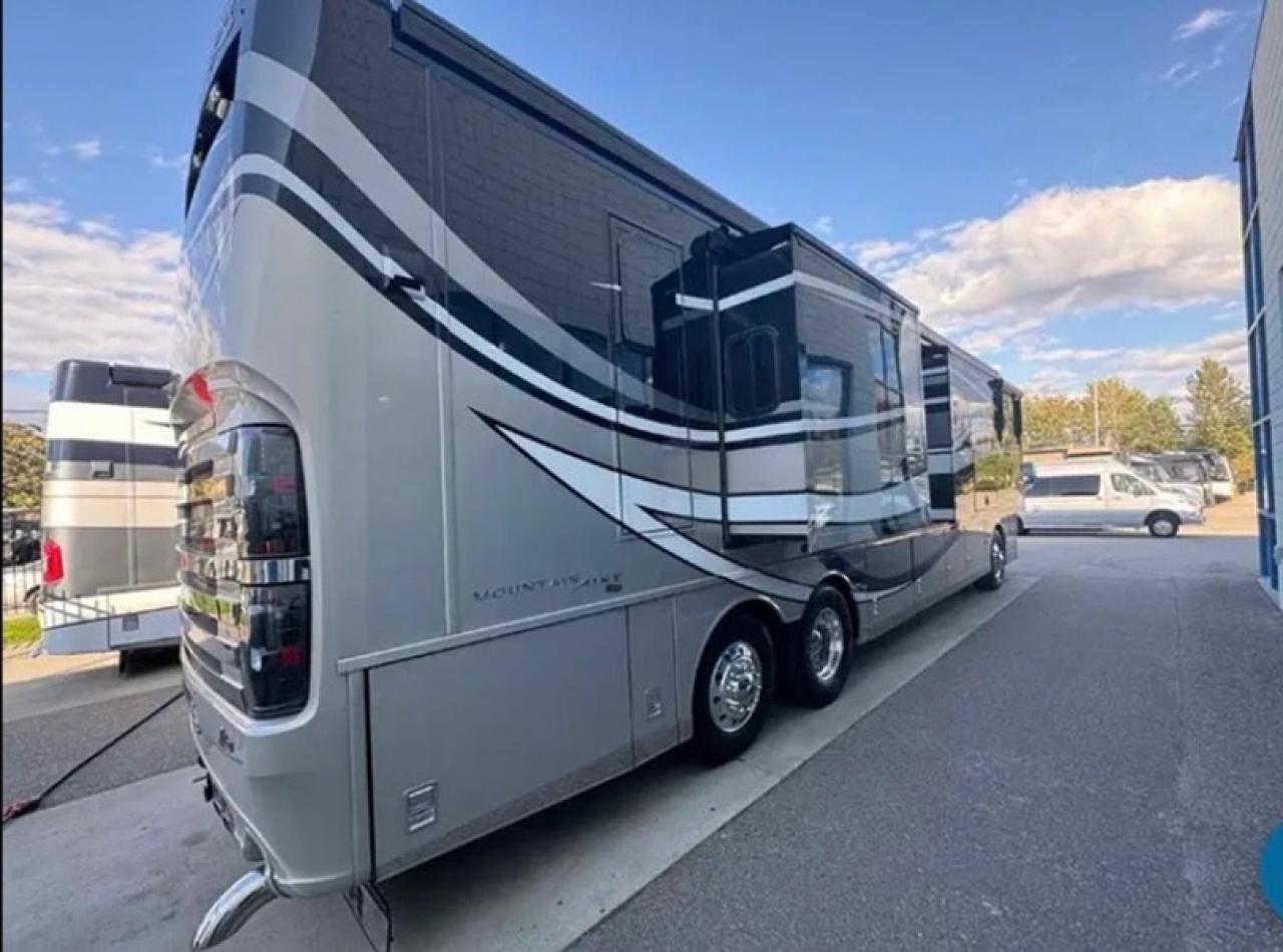 2019 Newmar Mountain Aire 4018 Photo