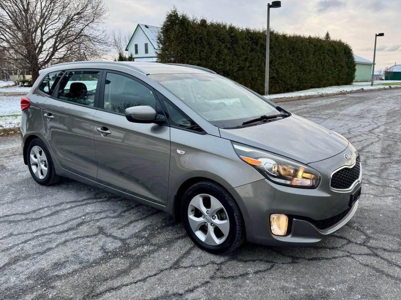 2016 Kia Rondo 3rd Row - Certified - Photo #2