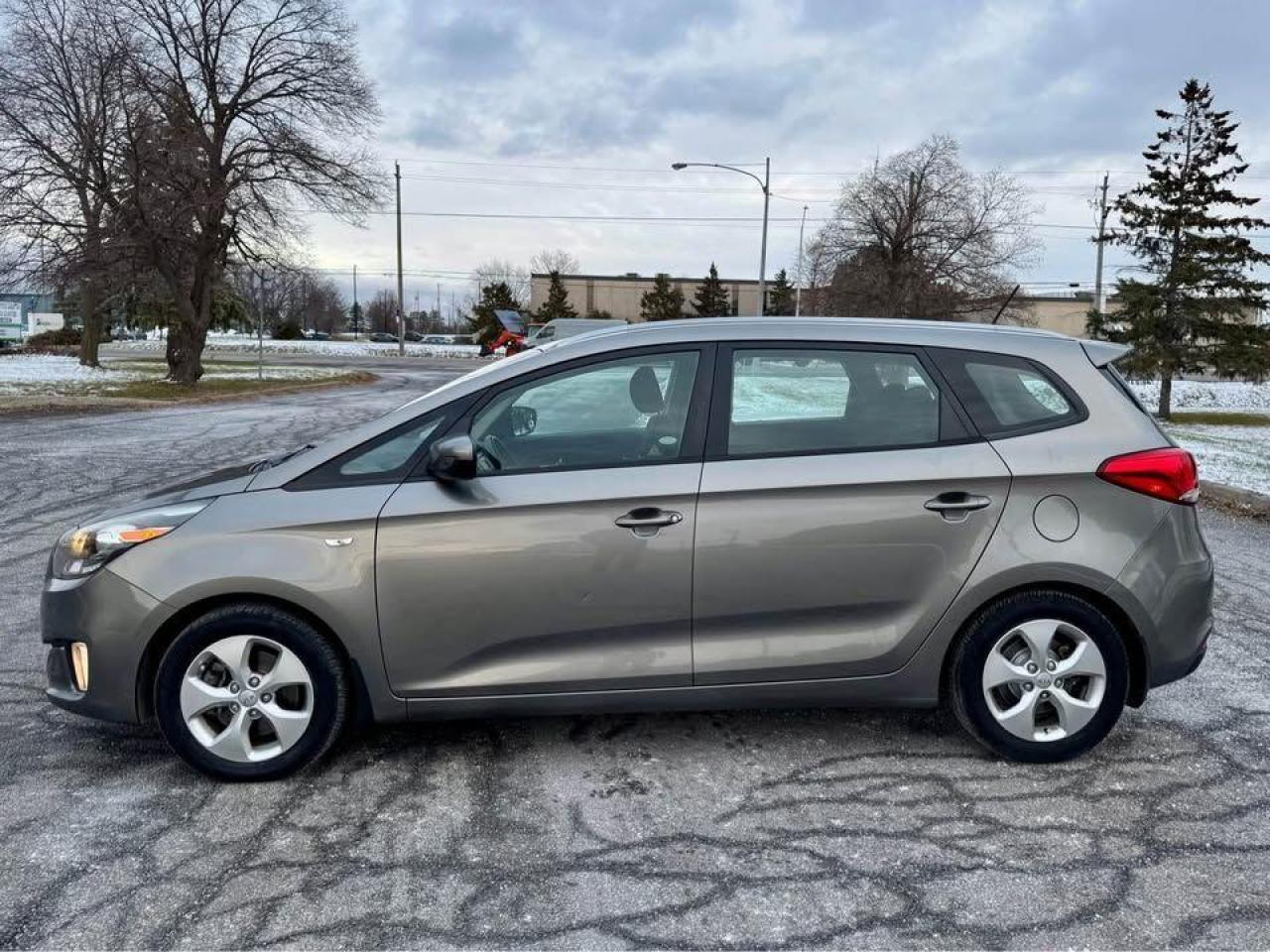 2016 Kia Rondo 3rd Row - Certified - Photo #4