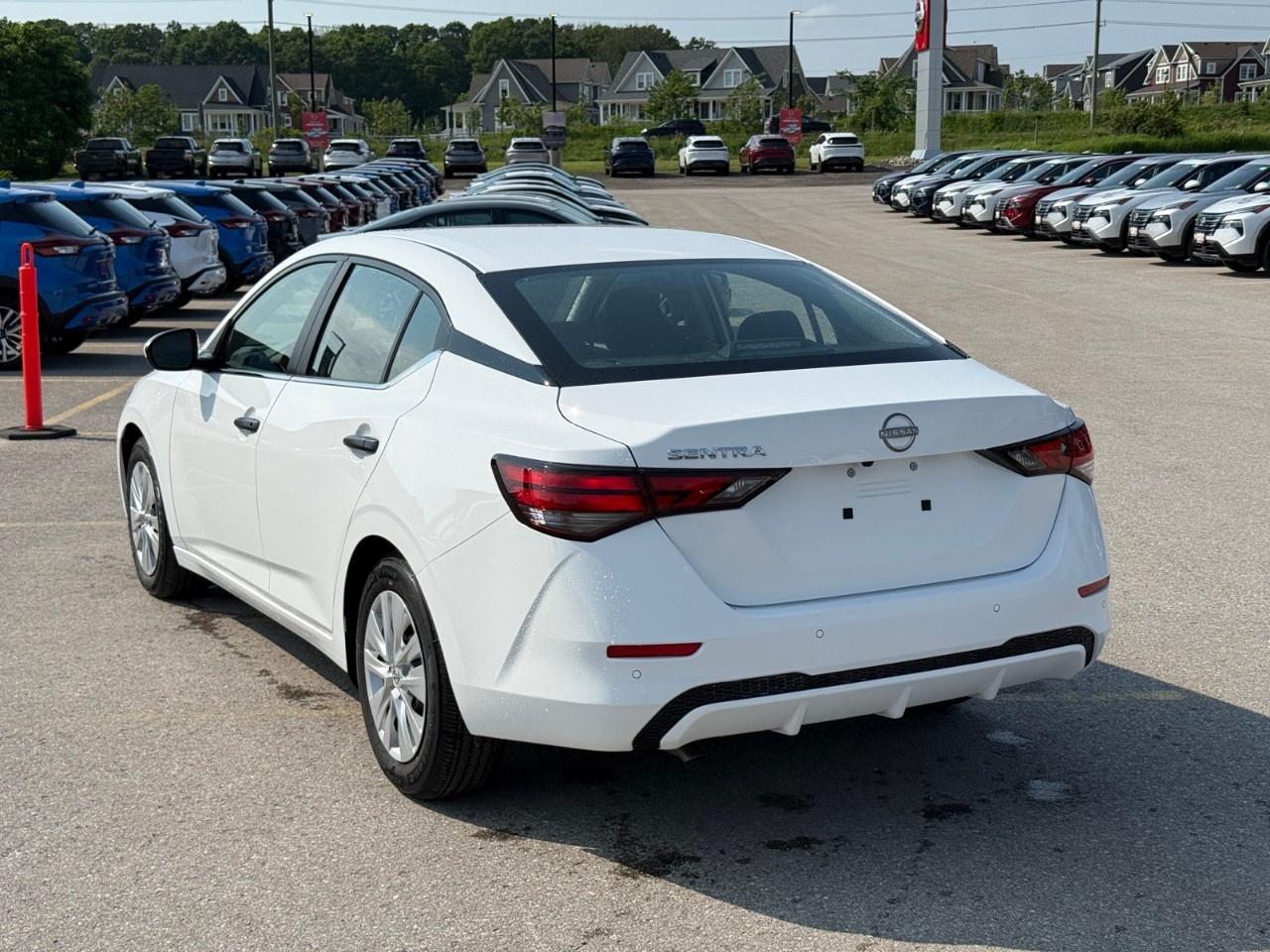 2025 Nissan Sentra S Plus CVT Photo4