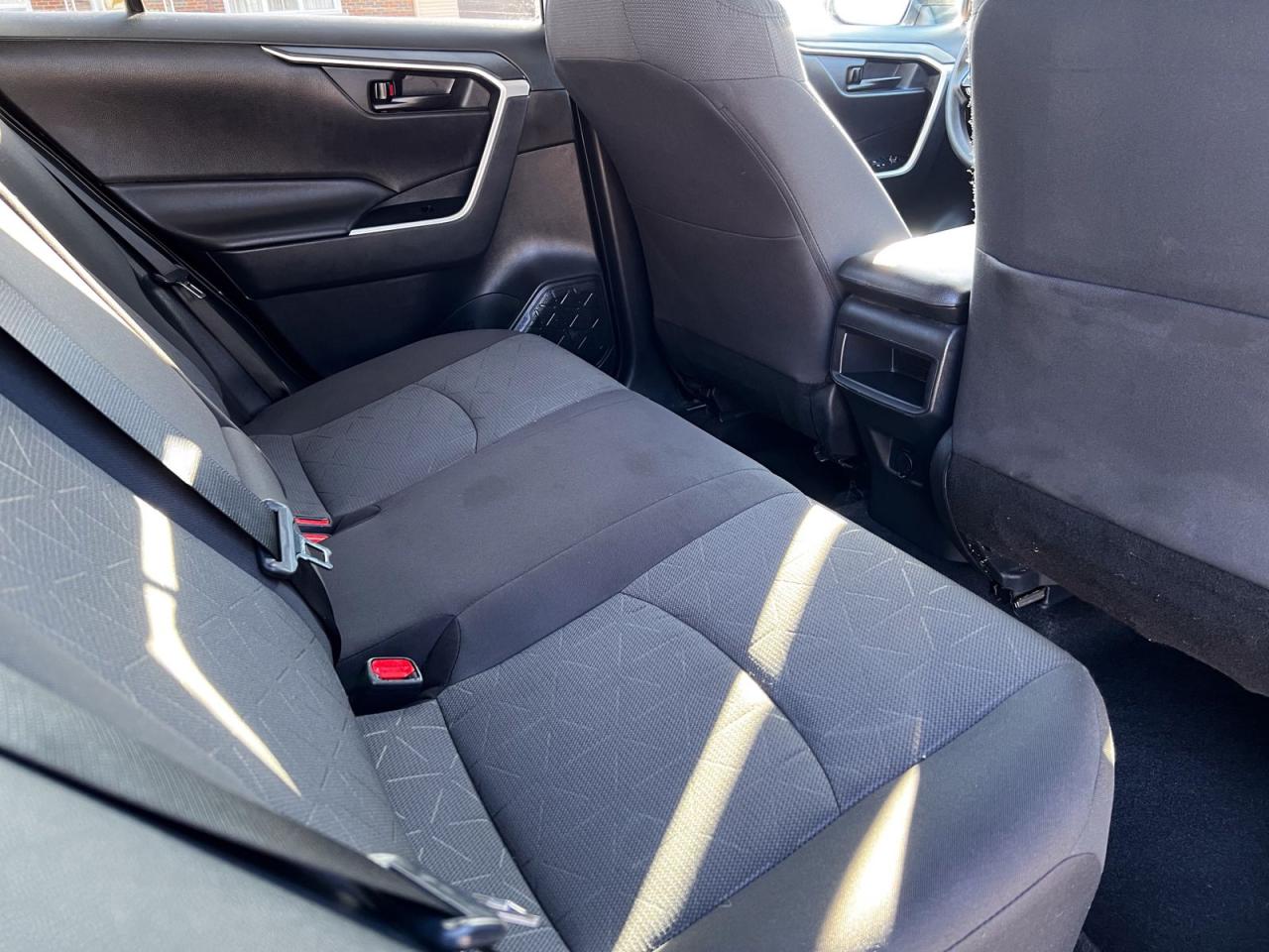 2021 Toyota RAV4 LE AWD - Photo #10