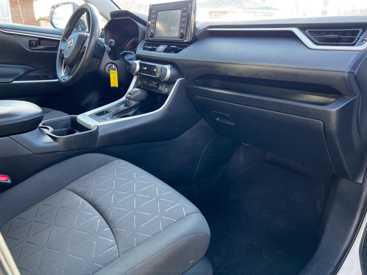 2021 Toyota RAV4 LE AWD - Photo #11