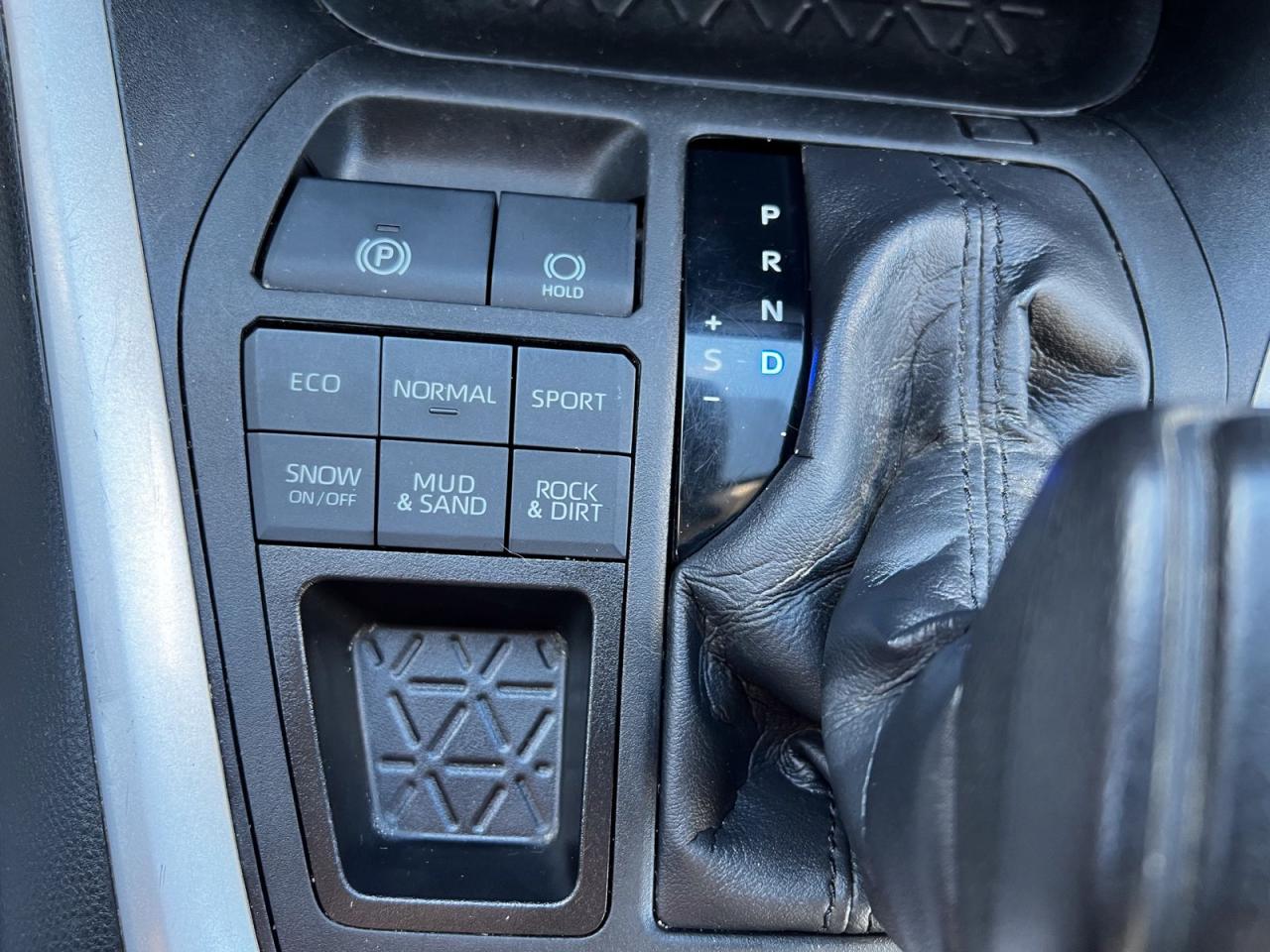 2021 Toyota RAV4 LE AWD - Photo #23