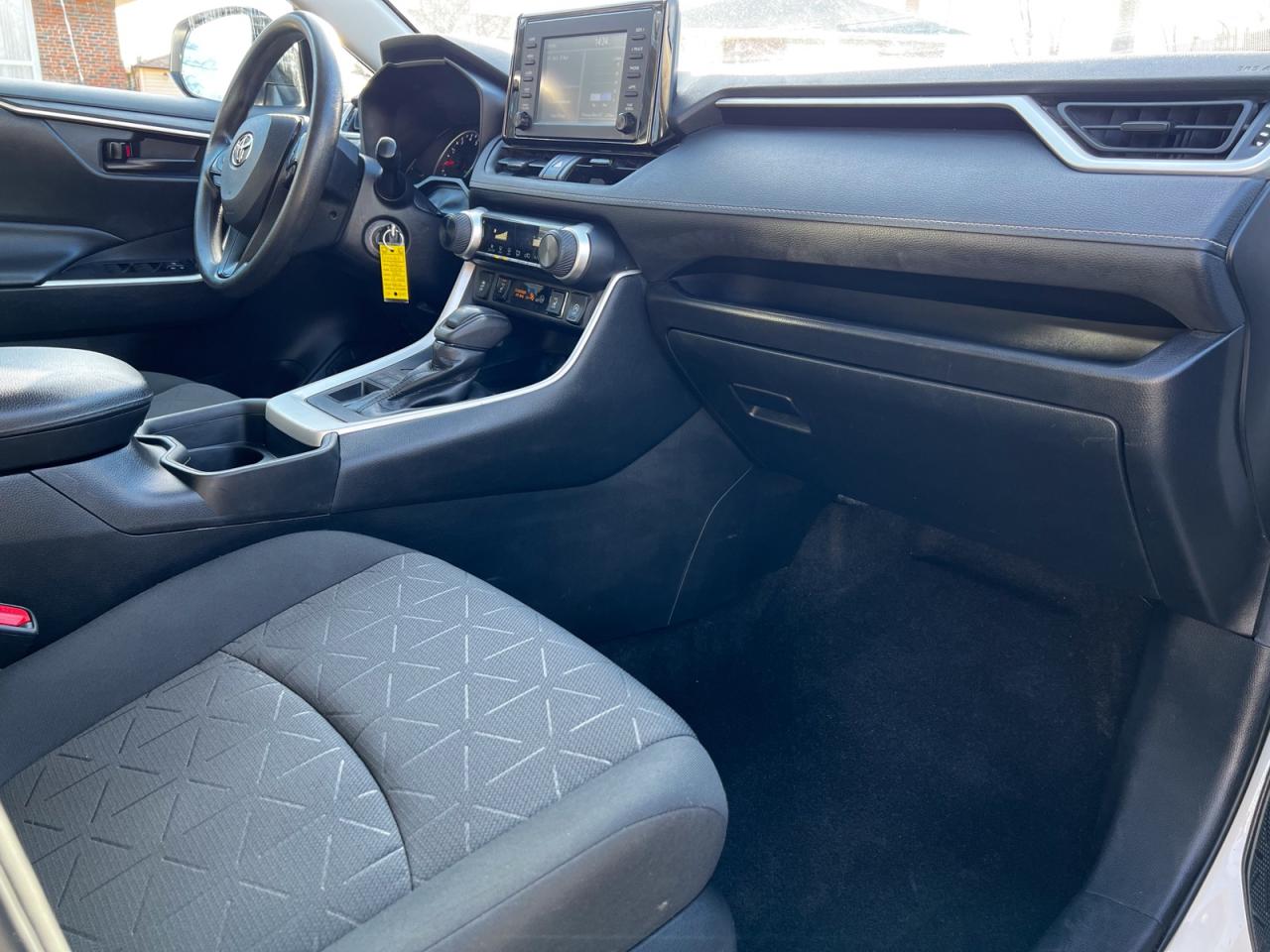 2021 Toyota RAV4 LE AWD - Photo #11
