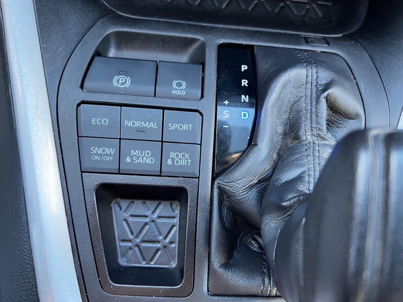 2021 Toyota RAV4 LE AWD - Photo #23