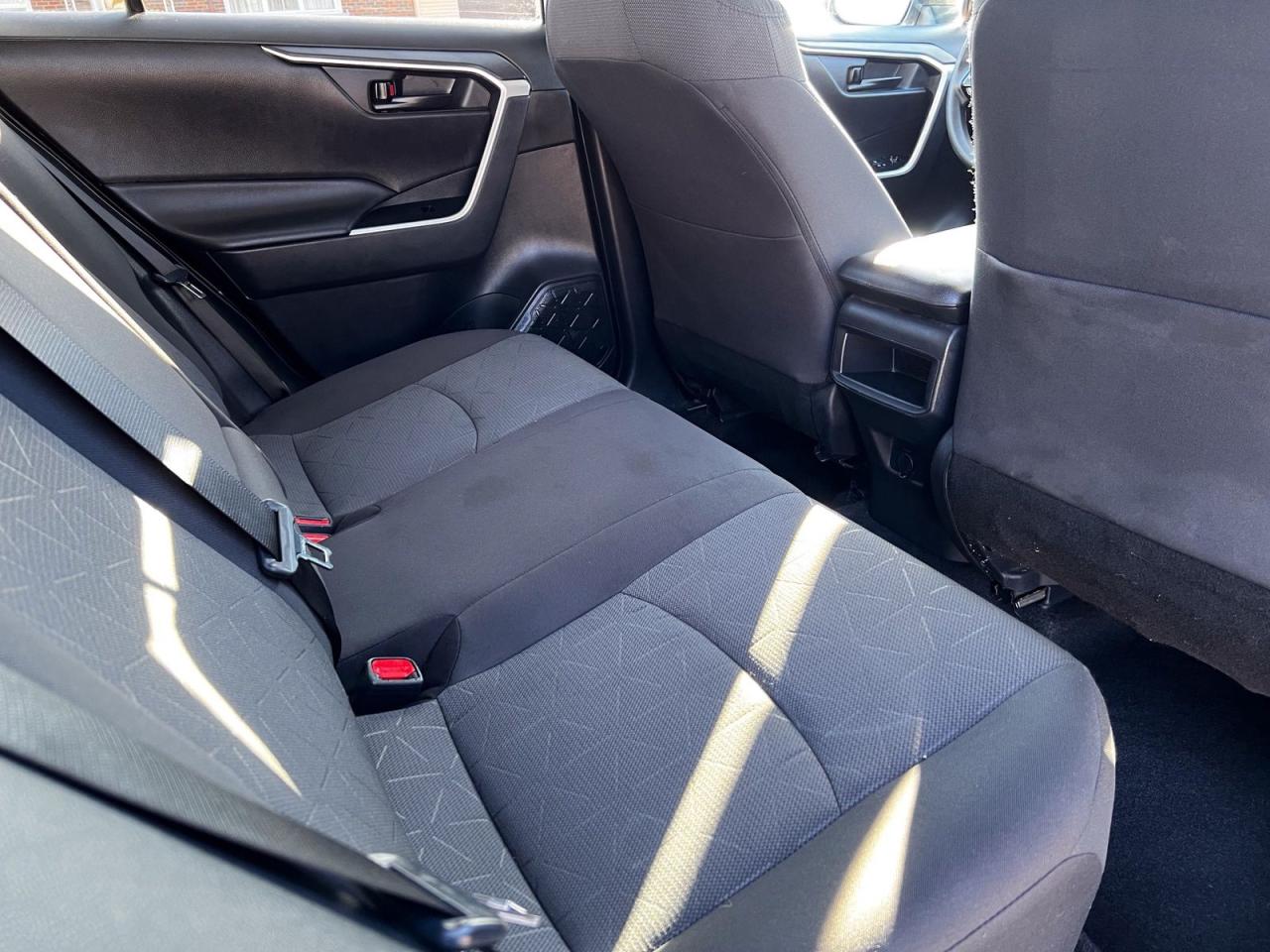 2021 Toyota RAV4 LE AWD - Photo #10