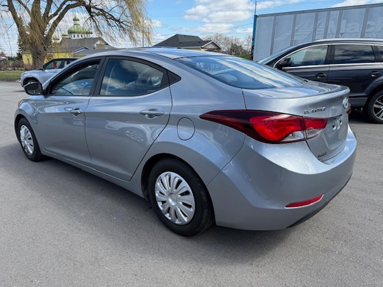 2015 Hyundai Elantra 4DR SDN MAN - Photo #2