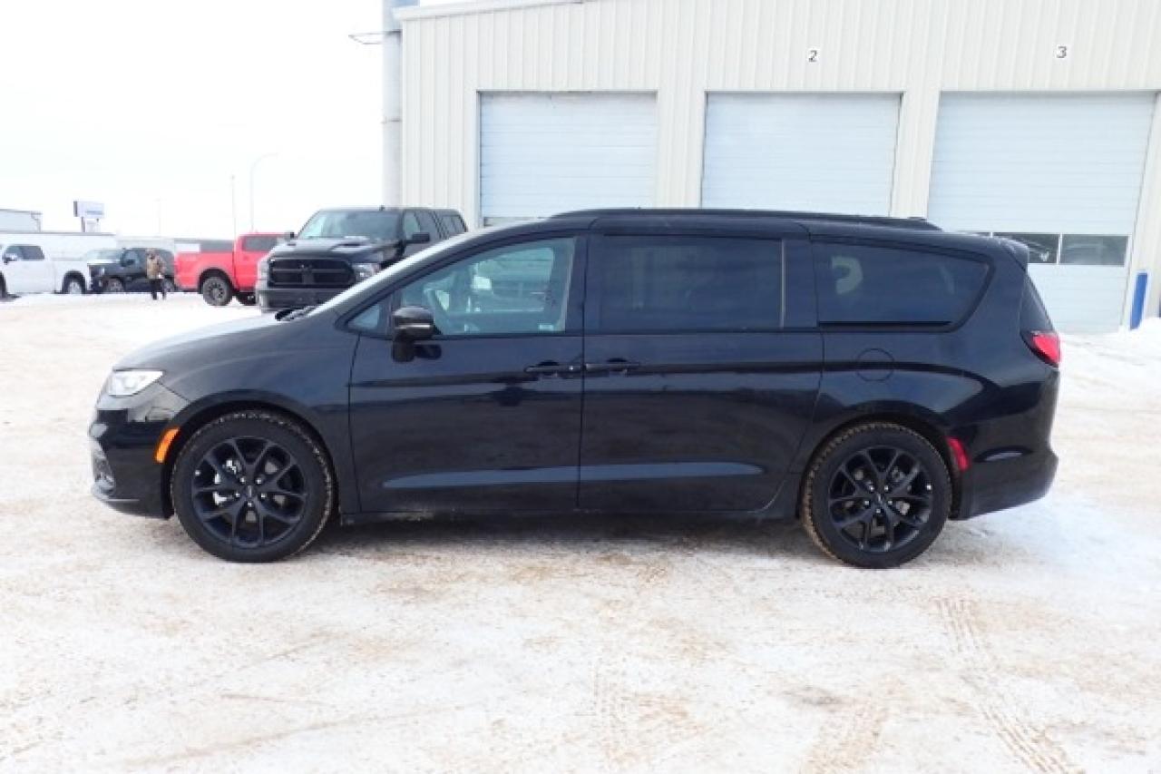 2022 Chrysler Pacifica S Touring L FWD w/Htd Leather, BUC - Photo #1