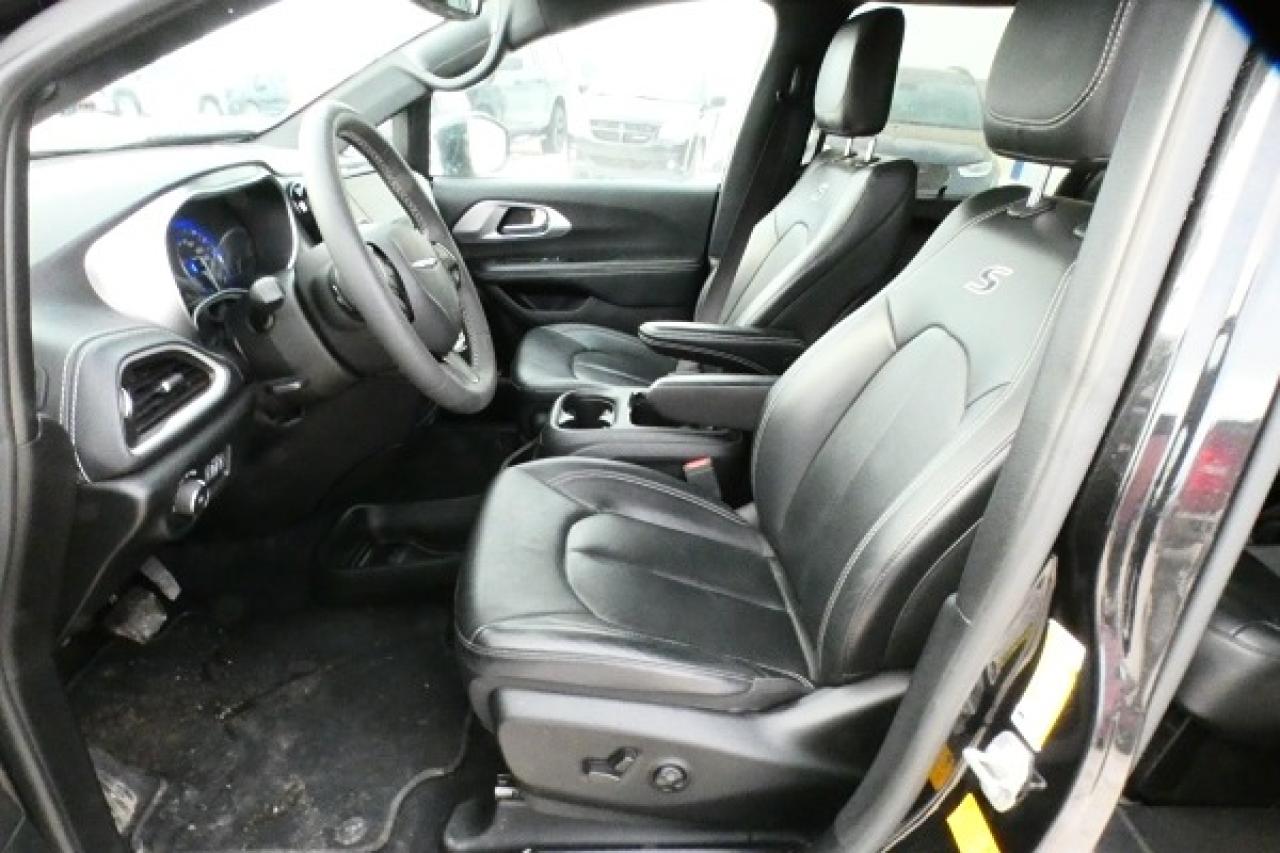 2022 Chrysler Pacifica S Touring L FWD w/Htd Leather, BUC - Photo #11