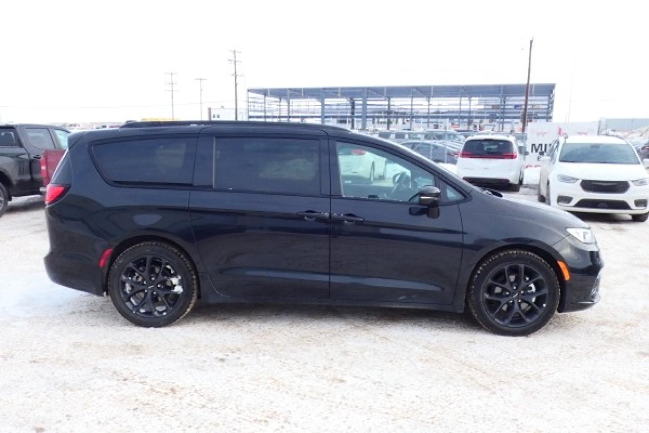 2022 Chrysler Pacifica S Touring L FWD w/Htd Leather, BUC - Photo #5