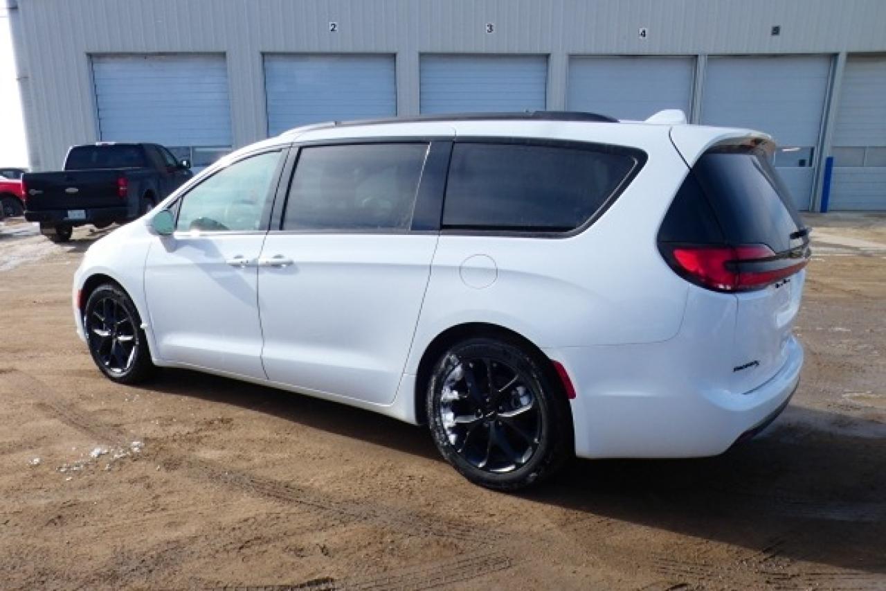 2022 Chrysler Pacifica S Touring L FWD w/Htd Leather, BUC - Photo #8