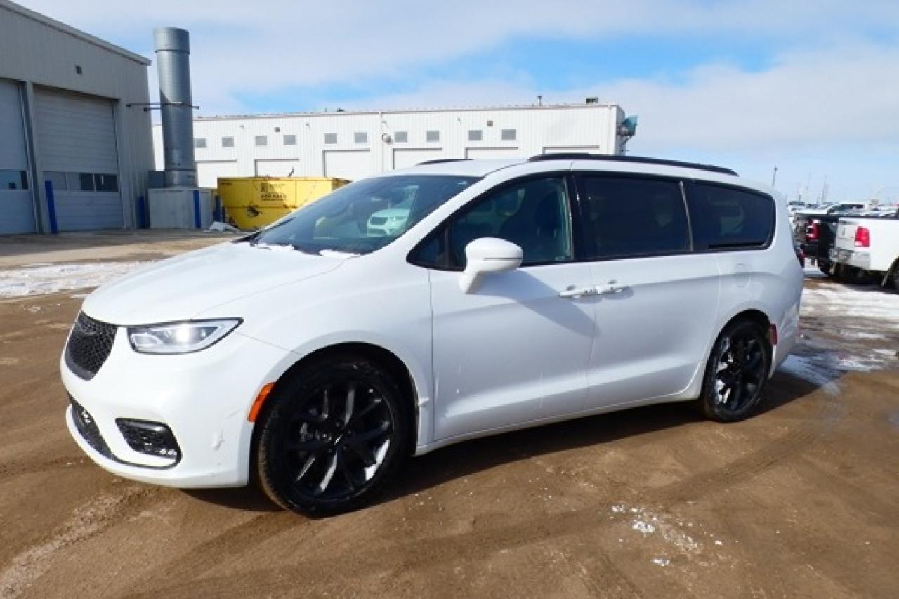 2022 Chrysler Pacifica S Touring L FWD w/Htd Leather, BUC - Photo #2