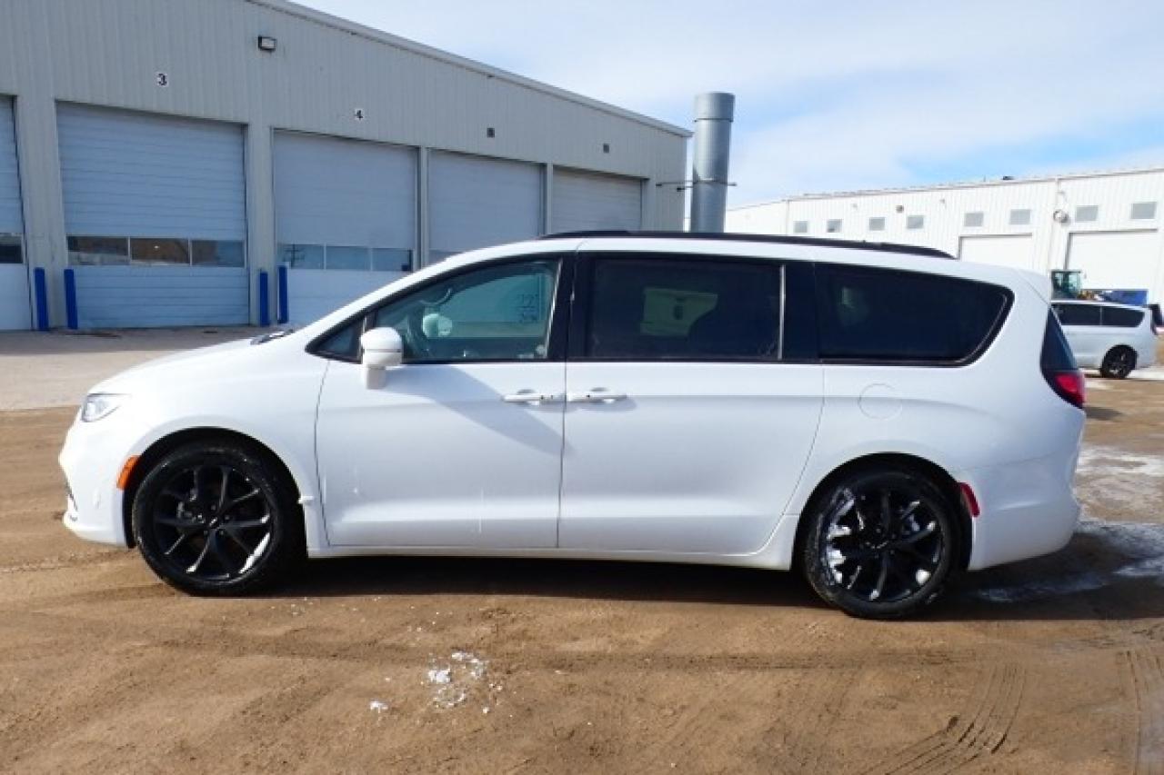 2022 Chrysler Pacifica S Touring L FWD w/Htd Leather, BUC